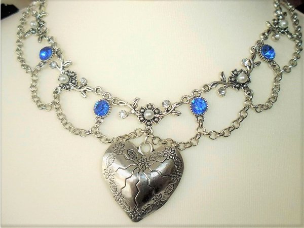 Trachtenkette, Blütenranken mit Perlen und Strass, Herzanhänger, 2-reihig