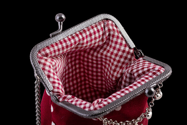 Handgearbeitete Trachtentascherl klein mit Verzierung und Befestigungskette, Punkte rot